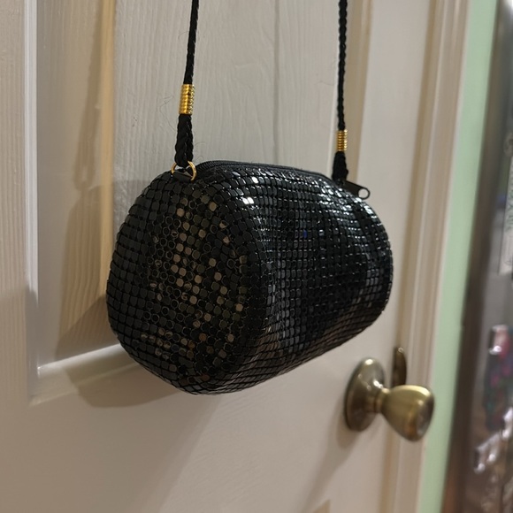 Vintage 90s Avon Black Aluminum Mesh Small Barrel Crossbody Bag Chic Trendy - Picture 3 of 7